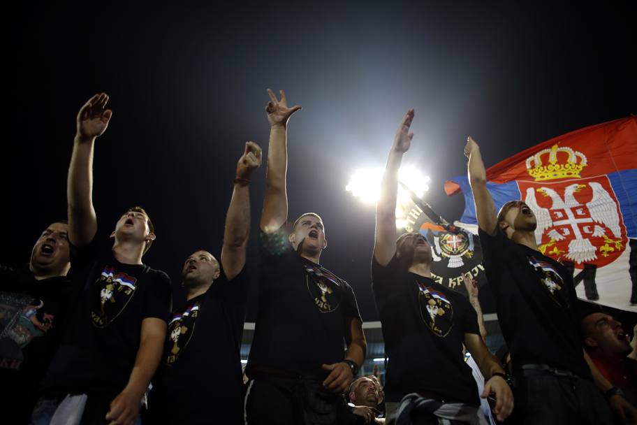 Serbia-Albania è una partita ad alto rischio: i tifosi nazionalisti di casa scaldano l’ambiente da subito. Ap 